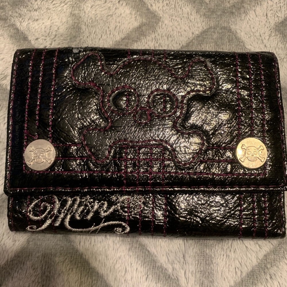 BLACK MINX SKULL TRIFOLD WALLET